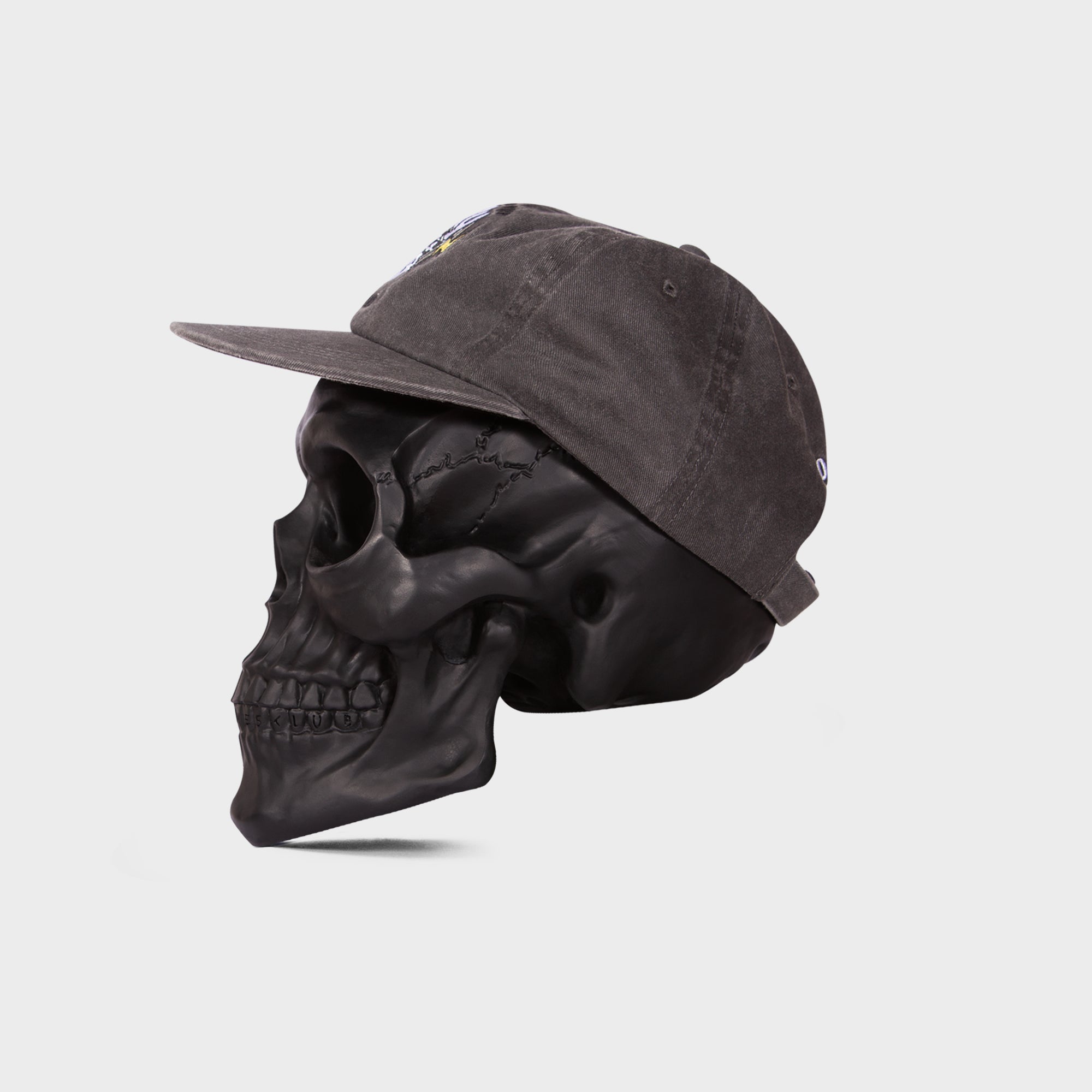 Billy Bones Club フラットピークキャップ ブラック Bolt Cap